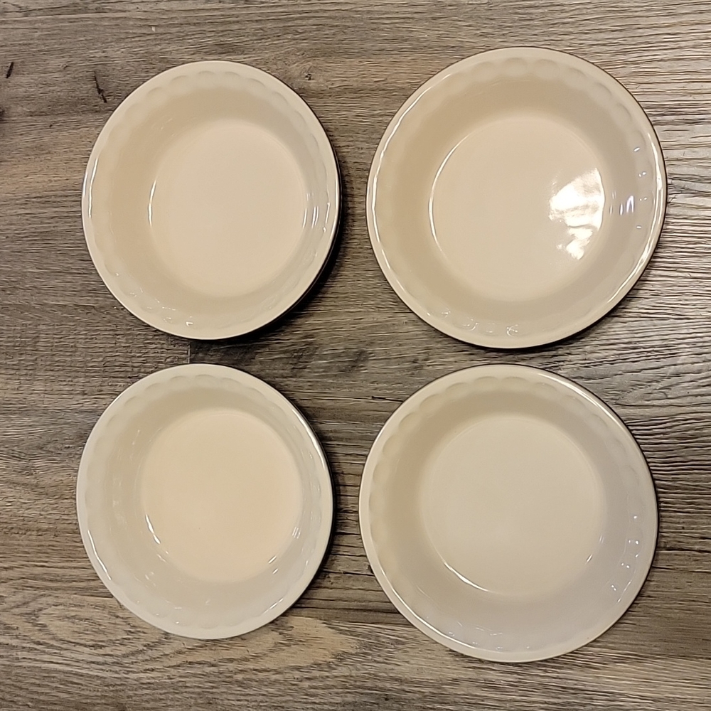 Le Creuset Cassis Set of 4 Petite Pie Dishes - Picture 2 of 13